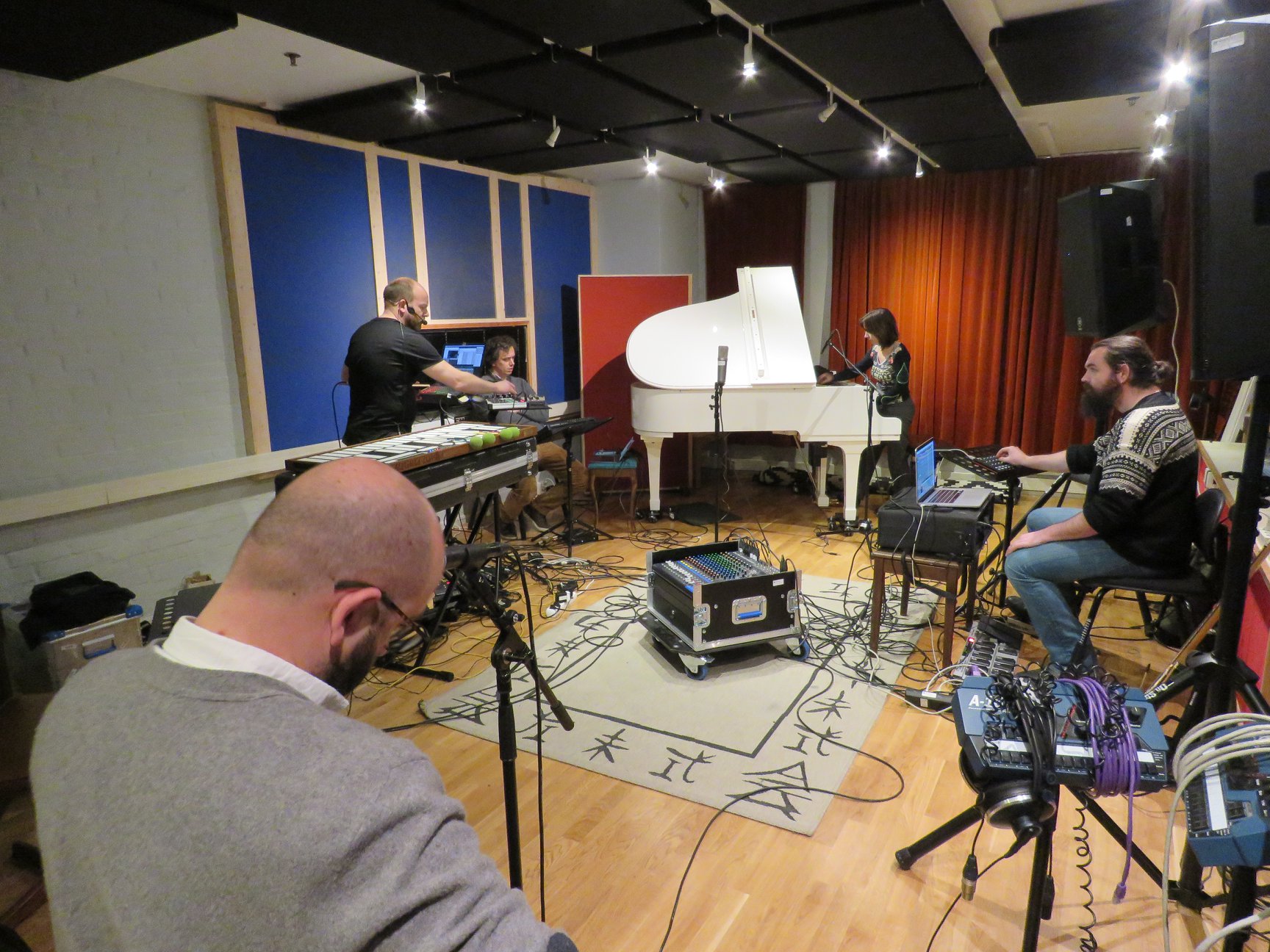 MusPerfTec - Fostering innovation in musical performance research through the study and development of technologic interfaces