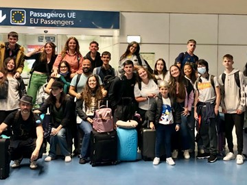  Jovens Portugueses e Noruegueses colaboram na iniciativa "Look at Us", uma intervenção artística relacionada com o cinema