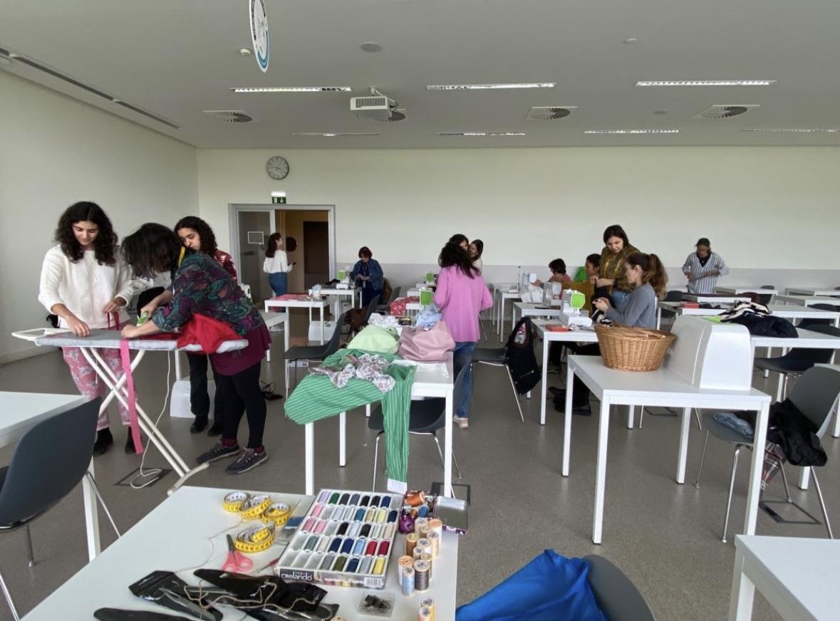 Cascais Smart Pole realiza oficina para ensinar a população a dar novo usos a peças de roupa não utilizadas